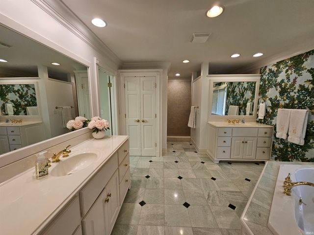 16 Johnson Place, Evansville, IN 47714