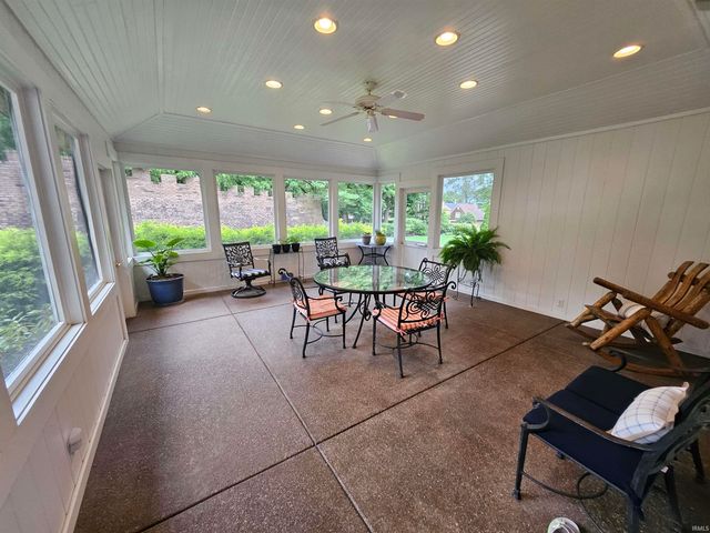 16 Johnson Place, Evansville, IN 47714