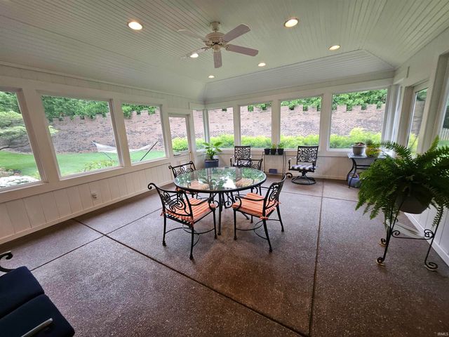 16 Johnson Place, Evansville, IN 47714