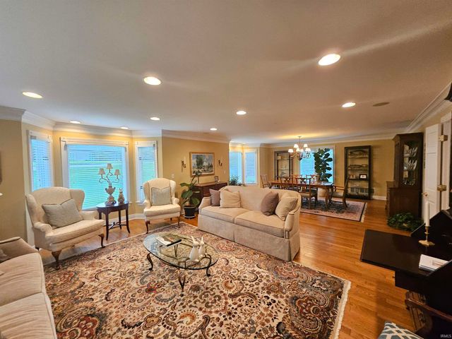 16 Johnson Place, Evansville, IN 47714