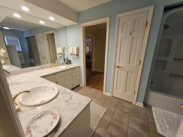 16 Johnson Place, Evansville, IN 47714