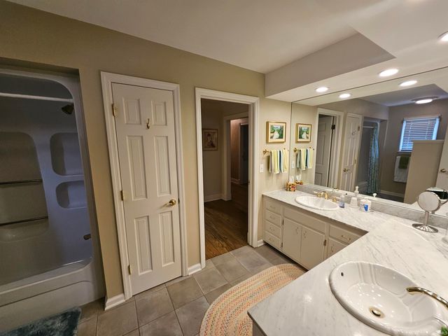 16 Johnson Place, Evansville, IN 47714