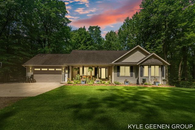 208 Chicago Avenue, Park Twp, MI 49424
