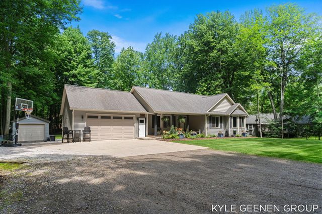 208 Chicago Avenue, Park Twp, MI 49424