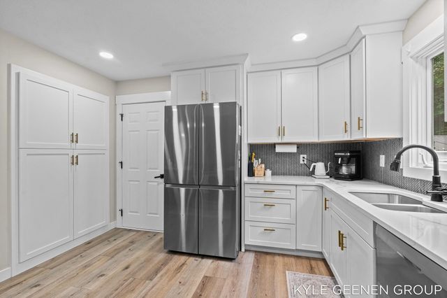 208 Chicago Avenue, Park Twp, MI 49424