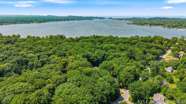 208 Chicago Avenue, Park Twp, MI 49424