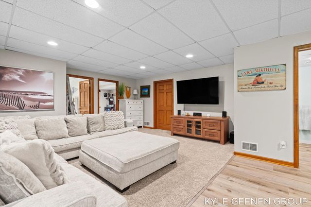 208 Chicago Avenue, Park Twp, MI 49424