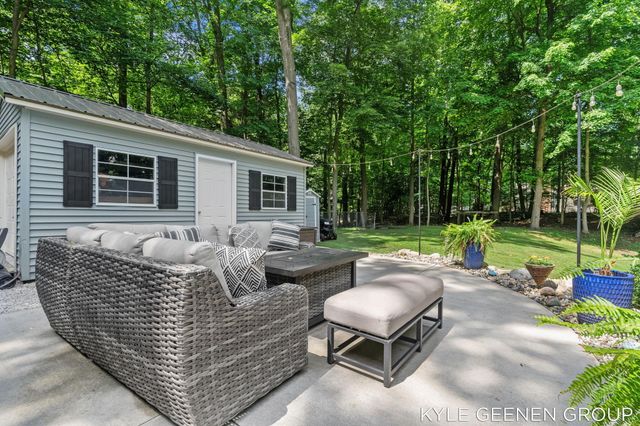 208 Chicago Avenue, Park Twp, MI 49424