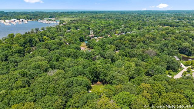 208 Chicago Avenue, Park Twp, MI 49424