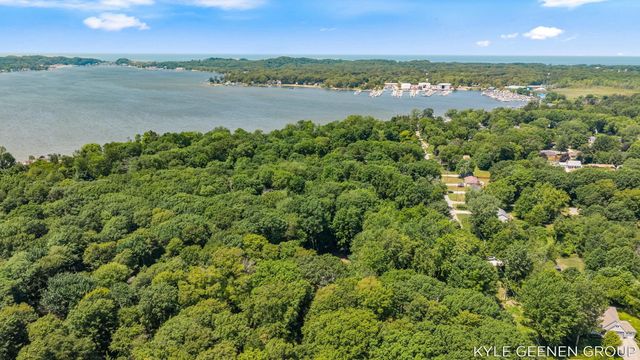 208 Chicago Avenue, Park Twp, MI 49424