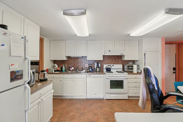4560 W 93rd Street 2D, Oak Lawn, IL 60453