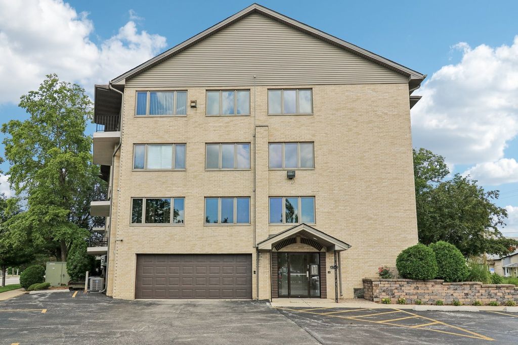 4560 W 93rd Street 2D, Oak Lawn, IL 60453