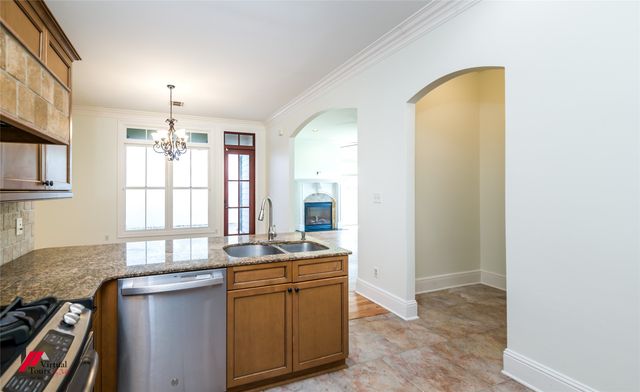 1029 S Crescent Cove, Shreveport, LA 71105