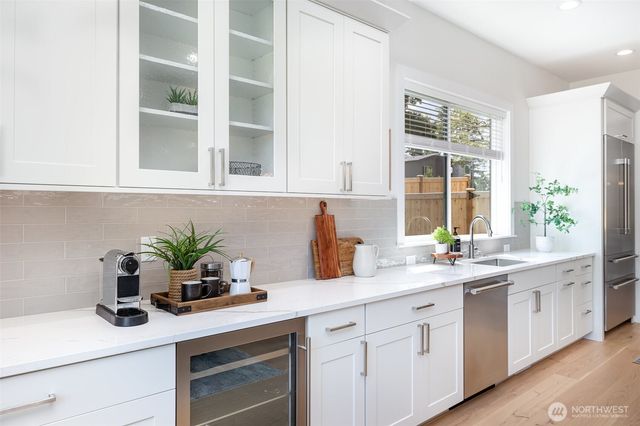 14820 NE 70th Court, Redmond, WA 98052