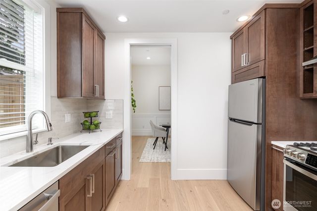 14820 NE 70th Court, Redmond, WA 98052