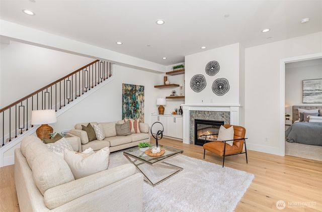 14820 NE 70th Court, Redmond, WA 98052