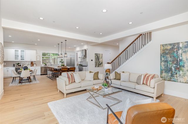 14820 NE 70th Court, Redmond, WA 98052