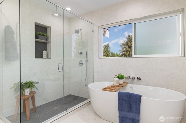 14820 NE 70th Court, Redmond, WA 98052