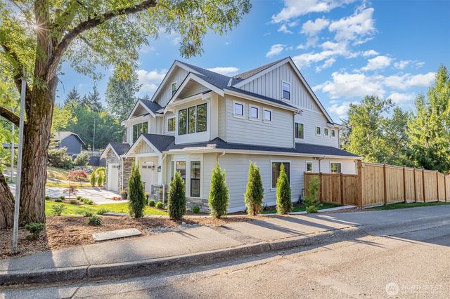 14820 NE 70th Court, Redmond, WA 98052