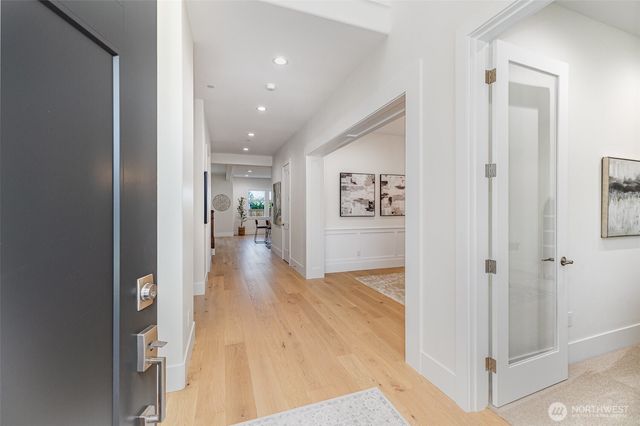 14820 NE 70th Court, Redmond, WA 98052