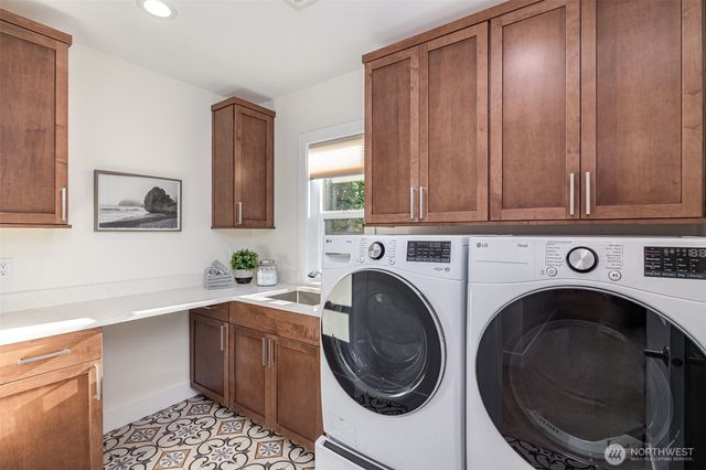 14820 NE 70th Court, Redmond, WA 98052