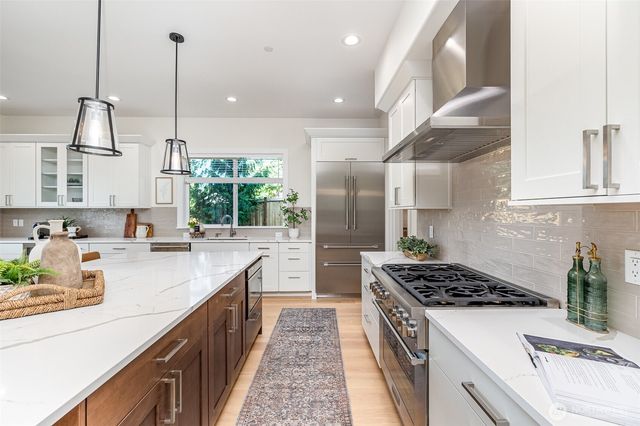 14820 NE 70th Court, Redmond, WA 98052