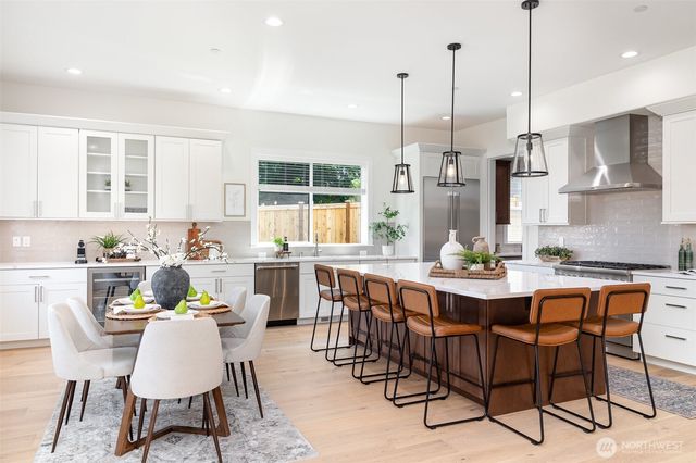 14820 NE 70th Court, Redmond, WA 98052