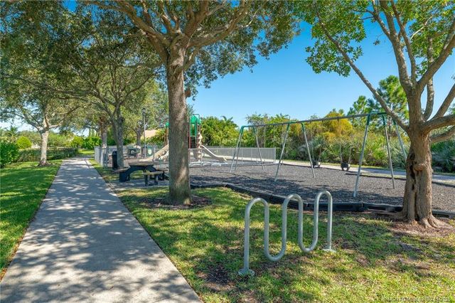 895 NW Sassafras Terrace, Jensen Beach, FL 34957