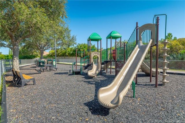 895 NW Sassafras Terrace, Jensen Beach, FL 34957