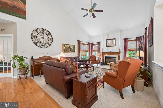 1 ROLLING GLEN CT, Mount Laurel, NJ 08054