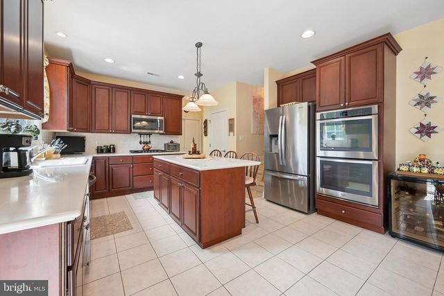 1 ROLLING GLEN CT, Mount Laurel, NJ 08054