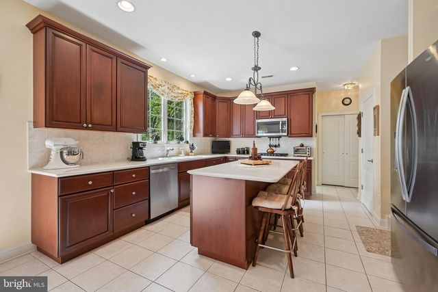 1 ROLLING GLEN CT, Mount Laurel, NJ 08054