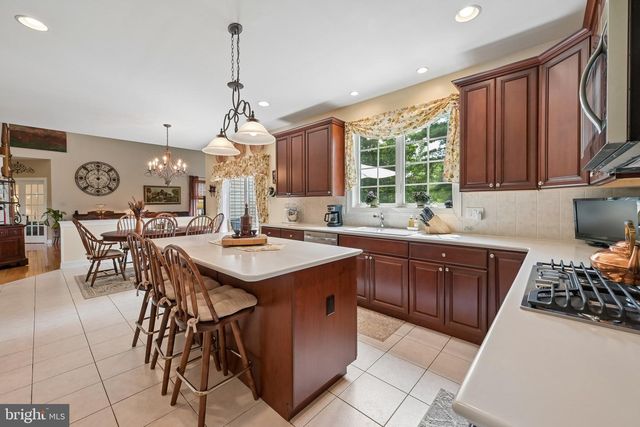 1 ROLLING GLEN CT, Mount Laurel, NJ 08054