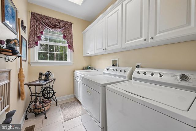 1 ROLLING GLEN CT, Mount Laurel, NJ 08054