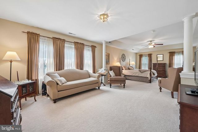 1 ROLLING GLEN CT, Mount Laurel, NJ 08054