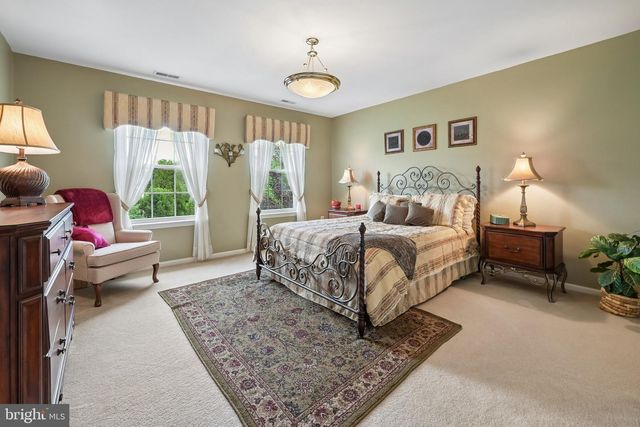 1 ROLLING GLEN CT, Mount Laurel, NJ 08054