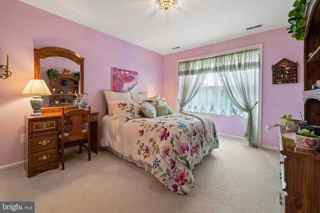 1 ROLLING GLEN CT, Mount Laurel, NJ 08054