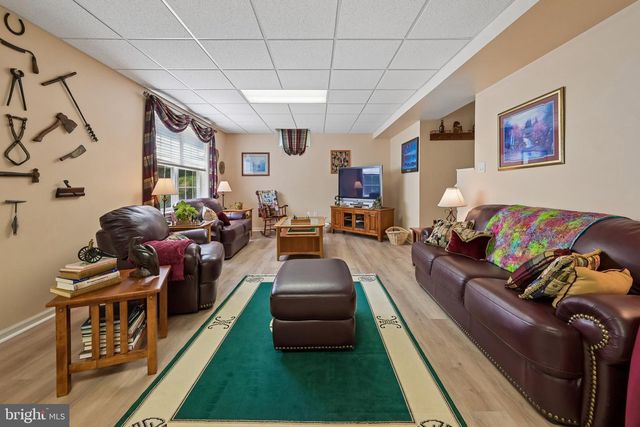1 ROLLING GLEN CT, Mount Laurel, NJ 08054