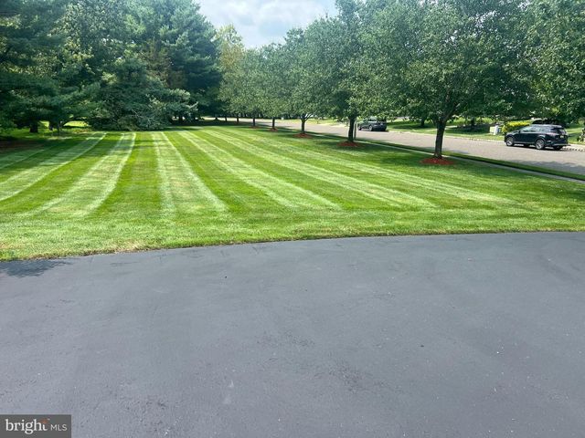 1 ROLLING GLEN CT, Mount Laurel, NJ 08054