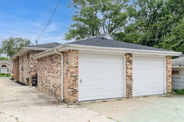 9302 S Albany Avenue, Evergreen Park, IL 60805