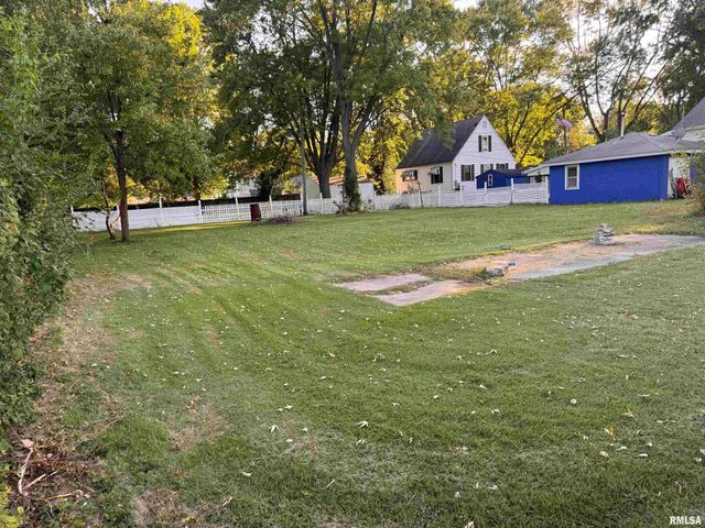 2800 S 13TH Street, Springfield, IL 62703