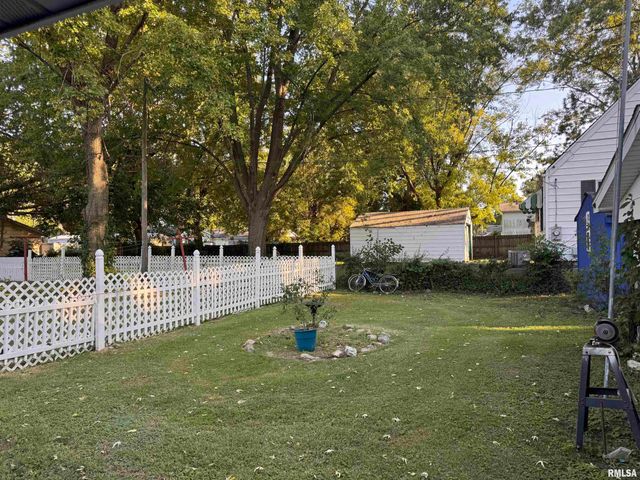 2800 S 13TH Street, Springfield, IL 62703