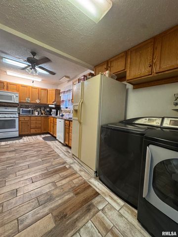 2800 S 13TH Street, Springfield, IL 62703