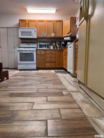 2800 S 13TH Street, Springfield, IL 62703