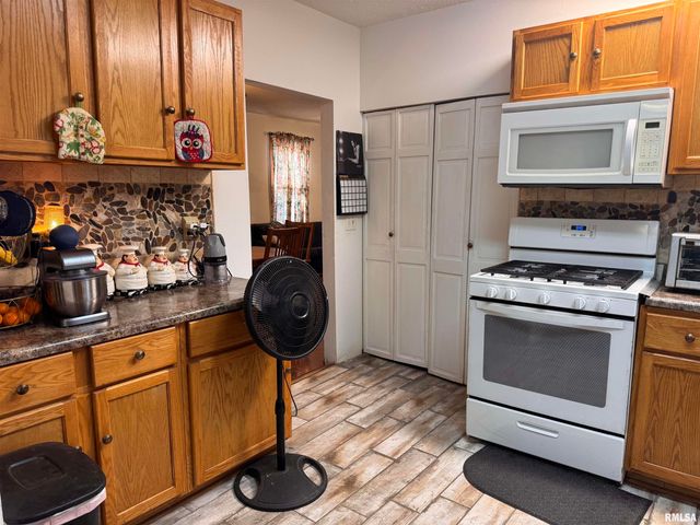 2800 S 13TH Street, Springfield, IL 62703