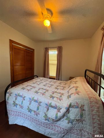 2800 S 13TH Street, Springfield, IL 62703