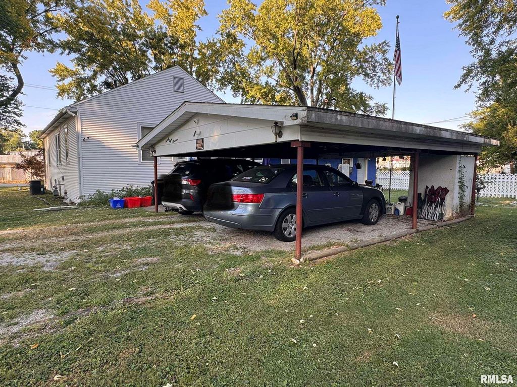 2800 S 13TH Street, Springfield, IL 62703