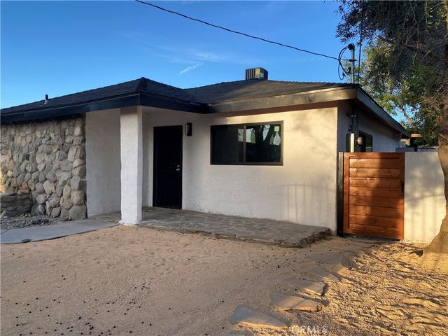 1215 Woodworth, San Fernando, CA 91340