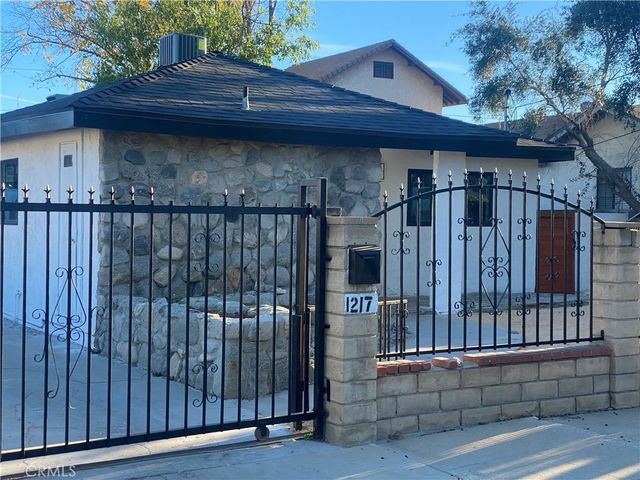 1215 Woodworth, San Fernando, CA 91340