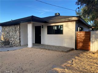 1217 1215 Woodworth, San Fernando, CA 91340